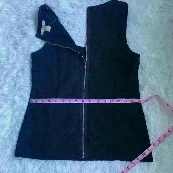 Banana Republic sleeveless top. Black with gold, zipper and back.  Size 8. NWT. - Picture 7 of 7